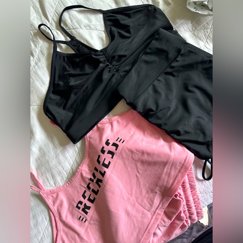Bundle short and top set 2 sets 💗 size medium